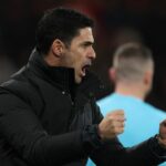 Mikel Arteta, manažér/tréner Arsenalu oslavuje počas zápasu Premier League medzi Bournemouthom a Arsenalom na Vitality Stadium