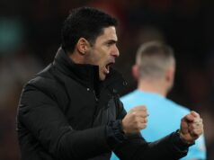 Správy o prestupe Arsenalu: Gunners sa chystajú na „ponúkaciu vojnu“ o 86 miliónov libier, keď sa útočník rozlúči Mikel Arteta, manažér/tréner Arsenalu oslavuje počas zápasu Premier League medzi Bournemouthom a Arsenalom na Vitality Stadium