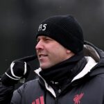 Arne Slot počas tréningu Liverpoolu