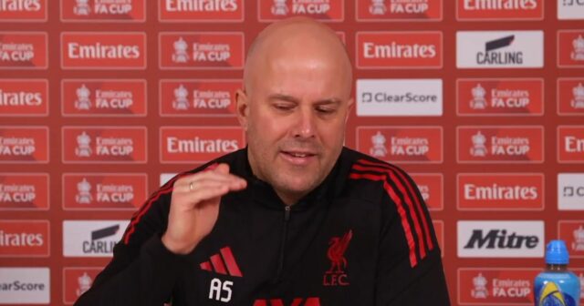 Arne Slot na tlačovej konferencii pre FC Liverpool