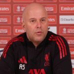 Manažér Liverpoolu Arne Slot má na mysli prestupy