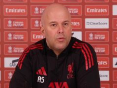 Správy z Liverpoolu: Arne Slot podniká drastické kroky, pretože sa rozhorčuje prestupová vojna s Man Utd za 87 miliónov libier Manažér Liverpoolu Arne Slot má na mysli prestupy