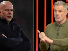 Správy z Liverpoolu: Brutálne úprimný verdikt Arneho Slotu Rio Ngumoha, keď Carragher požaduje Jamie Carragher sa na to pozerá so založenými rukami