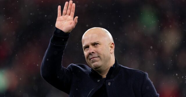 Arnemu Slotovi chýbajú obrancovia a potrebuje podpisy v deň uzávierky prestupov