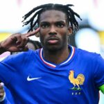 Manažér Liverpoolu Arne Slot v lete uvidí, ako sa do svojho kádra pripojí jeden z najlepšie hodnotených mladých obrancov na svete