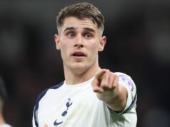 Správy z Liverpoolu: Micky van de Ven „získa súhlas s prestupom“, pretože sa objavujú obavy o hviezdu Reds Tottenham Hotspur's Micky van de Ven pointing