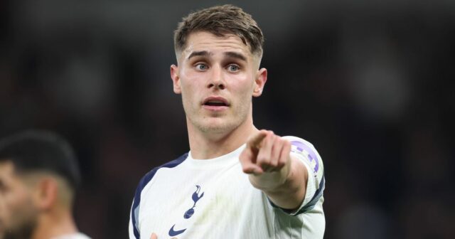 Tottenham Hotspur's Micky van de Ven pointing