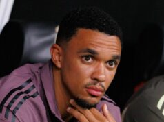Správy z Liverpoolu: Trent Alexander Arnold vyniesol konečný verdikt o prestupe počas nájazdu na Man Utd Trent Alexander-Arnold sa pozerá