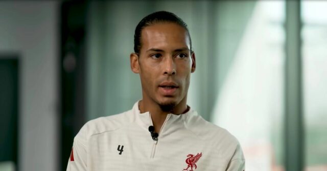 Virgil van Dijk sa nebojí spievať