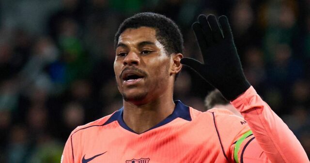 ELCHE, ŠPANIELSKO - 31. JANUÁRA: Marcus Rashford z FC Barcelona oslavuje po strelení tretieho gólu svojho tímu počas zápasu LaLiga EA Sports medzi Elche CF a FC Barcelona na Estadio Manuel Martinez Valero 31. januára 2026 v španielskom Elche. (Foto: Angel Martinez/Getty Images)