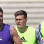 Michael Carrick, Victor Lindelof a Scott McTominay z Manchestru United v akcii počas tréningu prvého tímu v rámci ich predsezónneho turné po USA na UCLA