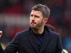 Správy z Man Utd: Objavili sa nové nevypustiteľné položky, keď Michael Carrick objavil Roya Keana Michael Carrick oslavuje víťazstvo Manchestru United proti Spurs