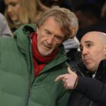 Sir Jim Ratcliffe hovorí s Omarom Berradom