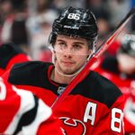 Správy z NHL: Fanúšikovia Devils vítajú späť Jacka Hughesa