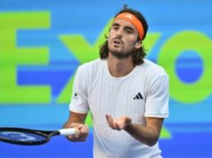 Stefanos Tsitsipas sa po porážke v prvom kole v Dubaji dostal do renkingového minima za sedem rokov Foto od Waleed Zein/Anadolu cez Getty Images