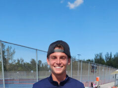 Stredoškolský tenis v okrese Palm Beach: Tímy a hráči, ktoré treba sledovať v roku 2026 Dievčatá tenistka roka Maria Navarro z Benjamin School kráča na pódium, aby si prevzala ocenenie na odovzdávaní cien Palm Beach County Sports Awards 28. mája 2025 v kongresovom centre Palm Beach County vo West Palm Beach na Floride.