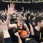 Súdna búrka v Iowe vedie k tomu, že tréner udiera do telefónu fanúšika; ospravedlnenie vydané Hawkeyesom