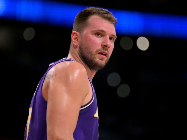 Súhrn NBA: Lakers zastavili 76ers napriek zraneniu Luku Dončiča | Basketbalové novinky

