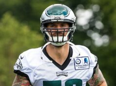 Super Bowl: Chris Long spochybňuje kritikov polčasovej šou Bad Bunny Super Bowl: Chris Long spochybňuje kritikov polčasovej šou Bad Bunny