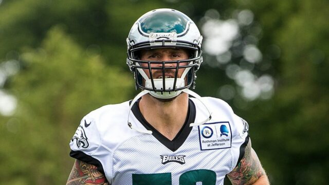 Super Bowl: Chris Long spochybňuje kritikov polčasovej šou Bad Bunny
