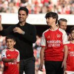 Mikel Arteta so svojimi synmi Gabrielom, Danielom a Oliverom v máji 2023