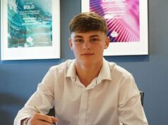 Syn legendy Socceroos, ktorá si urobila veľké meno v klube Premier League Sunderland Marcus Neill (na obrázku) svojimi výkonmi v Anglicku zaujal mnohých