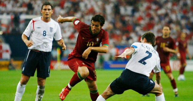 Hugo Viana z Newcastle United oslavuje strelenie víťazného gólu z nádherného priameho kopu počas zápasu FA Barclaycard Premiership medzi Newcastle United a Birminghamom City, ktorý sa konal 3. mája 2003 v St James's Park v Newcastle v Anglicku. Newcastle United vyhral zápas 1:0.