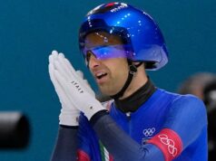 Taliansky olympijský rýchlokorčuliar to prilepil k tímu USA Taliansky olympijský rýchlokorčuliar to prilepil k tímu USA