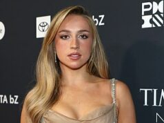 Tate McRae povedal nahnevaným Kanaďanom, aby sa zbavili špekulatívneho priateľa Jacka Hughesa po agónii na zimných olympijských hrách Zdrvení kanadskí hokejoví fanúšikovia povedali spevákovi Tateovi McRaeovi, aby Jacka Hughesa opustil