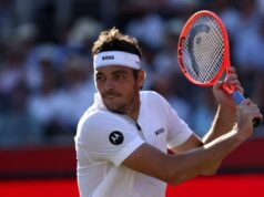 Taylor Fritz reaguje na fanúšikov, ktorí nosia jeho typickú čelenku v Dallase Foto Steve Christo – Corbis/Corbis cez Getty Images