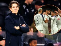 Thomas Frank prišiel pred prepustením Tottenhamu o podporu Cristiana Romera a Pedra Porra Cristian Romero z Tottenhamu Hotspur reaguje po tom, čo dostal červenú kartu počas zápasu Premier League medzi Manchestrom United a Tottenhamom...