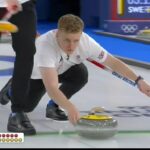 Bobby Lammie z tímu GB bol odsúdený za to, že sa dotkol kameňa po bravčovej šnúre, najnovšom incidente v kontroverzii „double touch“ curlingu.