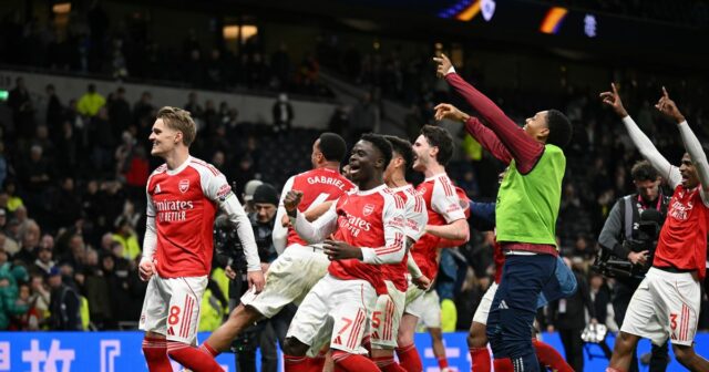 Hráči Arsenalu čelili kritike po tom, čo oslavovali víťazstvo nad Tottenhamom