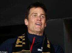 Tom Brady sa pripojí k Jasonovi a Kylie Kelce na záverečnom zápase zimných olympijských hier medzi USA a Kanadou Tom Brady na zimných hrách povzbudzoval ženy Spojených štátov proti Kanade