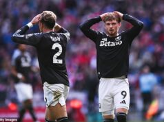 Toto bude nasledovať Harveyho Elliotta po tom, čo ho Aston Villa a Liverpool vylúčili Harvey Elliott sa ocitá v limbu, keďže počas hosťovania v Midlands nikdy nebol celkom naklonený šéfovi Aston Villy Unaiovi Emerymu.