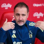 Vitor Pereira (na snímke pri jeho utorňajšom odhalení) vie, že reputácia hráčov Nottinghamu Forest je ohrozená rovnako ako jeho.