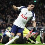 LONDÝN, ANGLICKO - 1. FEBRUÁRA: Dominic Solanke z Tottenhamu Hotspur (zakryté) oslavuje so spoluhráčmi druhý gól svojho tímu počas zápasu Premier League medzi Tottenhamom Hotspur a Manchestrom City na štadióne Tottenham Hotspur 1. februára 2026 v Londýne v Anglicku. (Foto: Justin Setterfield/Getty Images)