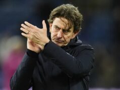 Tottenham je po prepustení Thomasa Franka obrovský chaos a vina je jasná Djed Spence a Dominic Solanke z Tottenhamu Hotspur vyzerajú po prehre s Newcastlom skleslo (Reuters)