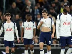 Tottenham presne povedal, koľko by vypadnutie stálo klub, a vyniesol „fraškovitý“ finančný verdikt Joao Palhinha z Tottenhamu Hotspur vyzerá skľúčene po inkasovanom druhom góle počas zápasu Premier League medzi Tottenhamom Hotspur a Fulhamom.