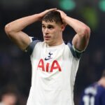Micky van de Ven z Tottenhamu Hotspur reaguje počas zápasu Premier League medzi Tottenham Hotspur a Newcastle United na štadióne Tottenham Hotspur 10. februára 2026 v Londýne v Anglicku.