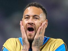 Tottenham ukončil konečný prestup hviezdy PSG, keď Neymar označil dohodu za „neférovú“ Brazílsky útočník Paris Saint-Germain Neymar (L) a brazílsky stredopoliar Lucas Moura reagujú počas tréningu v Saint-Germain-en-Laye na západe Paríža 4. decembra 2017: