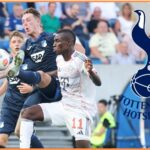 Nicolas Jackson gestikuloval počas zápasu Bayern Mníchov vs Hamburg