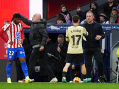 Tréner Barcelony Hansi Flick reaguje na kontroverziu VAR počas prehry Atlética Madrid Tréner Barcelony Hansi Flick reaguje na kontroverziu VAR počas prehry Atlética Madrid