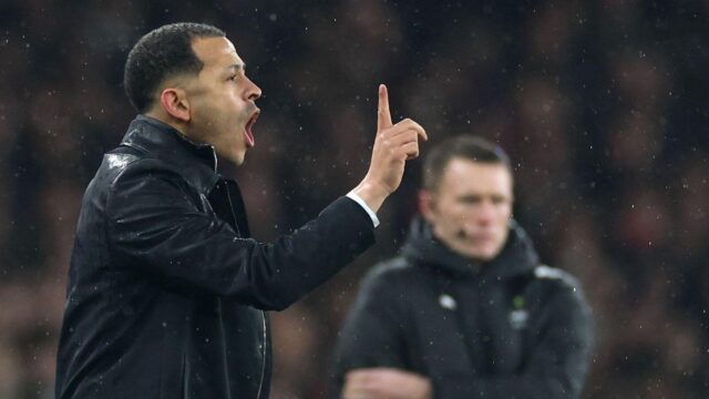 Tréner Chelsea Rosenior naráža na Arsenal pre nedostatok „rešpektu“ v Emirates
