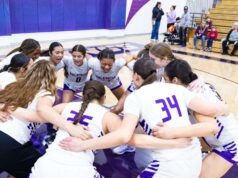 Tréner Jared Honig má dievčenský basketbalový tím Valencie v semifinále D1 Tréner Jared Honig má dievčenský basketbalový tím Valencie v semifinále D1