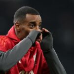 Tréner Liverpoolu Slot hovorí, že Isak je v „poslednej fáze odvykacej kúry“ a mohol by sa vrátiť budúci mesiac