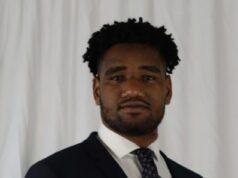 Tréner NFL bol prepustený, keď polícia vyšetrovala obvinenie zo znásilnenia z čias, keď pracoval so Sherrone Moore, ktorá jej údajne posielala aj explicitné správy. Atlanta Falcons prepustili asistenta trénera obranných línií LaTroya Lewisa pre obvinenia zo znásilnenia