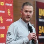 Tréner USC Lincoln Riley obalí personál miešaním kontinuity, novej energie
