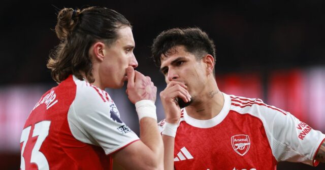 Tri štatistiky odhaľujú skutočný vplyv jedného zranenia Arsenalu na boj Riccardo Calafiori