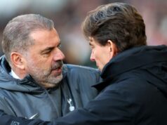 Trojslovná reakcia Ange Postecoglou na prepustenie Thomasa Franka, keď Gary Neville odišiel ohromený Ange Postecoglou s Thomasom Frankom